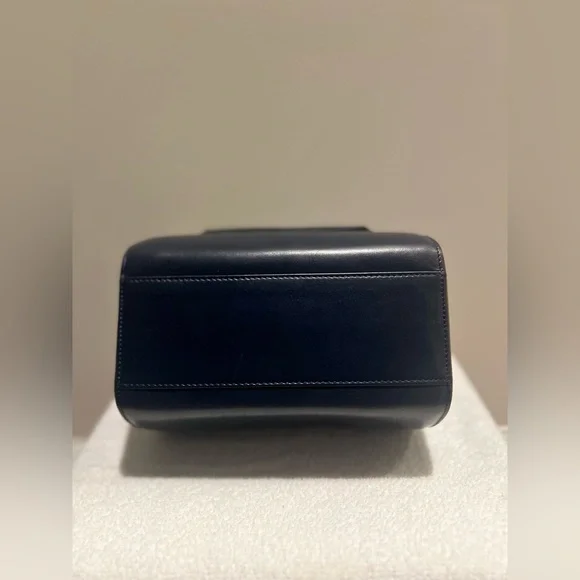 🧿💙 Givenchy Top handle handbag 🧿💙 - Picture 10 of 17